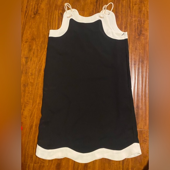 Black and White Sleeveless Dress - Picture 1 of 2